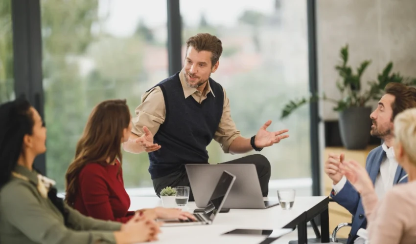 business-people_IDYMLGDH3I